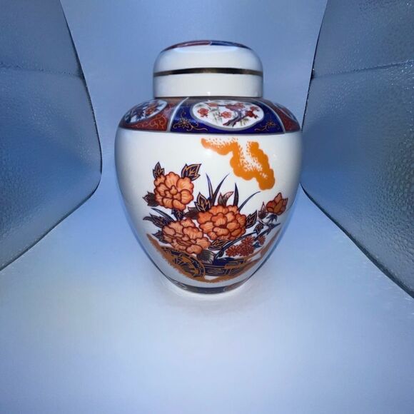 Imari Ware hand painted vintage ginger jar - Picture 3 of 6